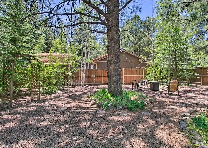 Cozy Forest Retreat! Pet-friendly Pinetop Holiday home